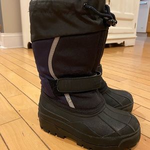 Kids size 11 winter boots
